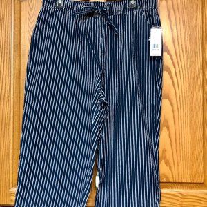 NWT Women’s Kim Rogers Navy/White Capri Pants
